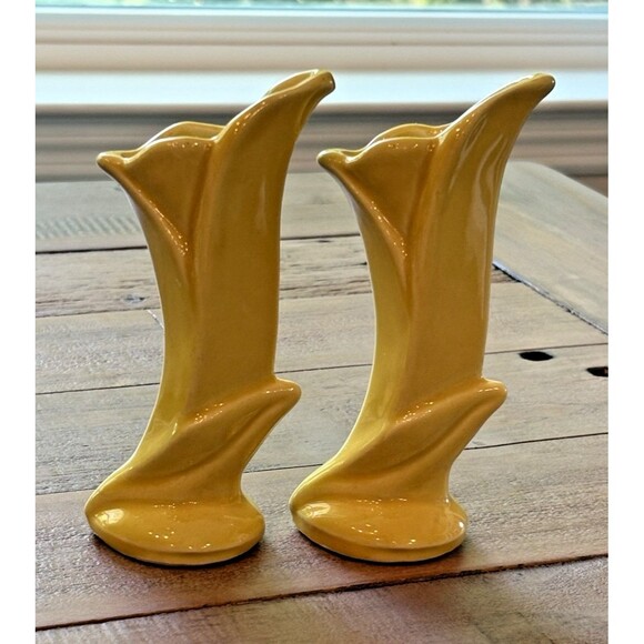 Two Vintage Shawnee USA 1125 Yellow Bud Vases 5 Inches - Picture 3 of 10